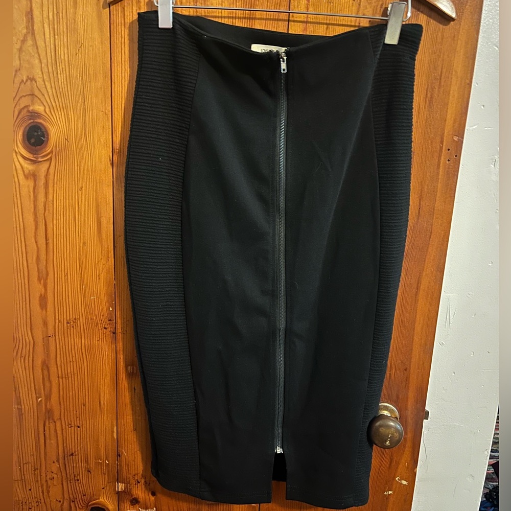 - Lovely black zipper skirt . Black
